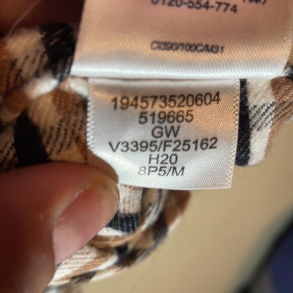 Land’s End Casual Buttondown - Picture 14 of 15